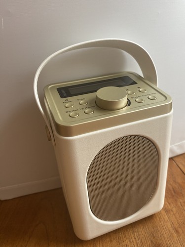 Portable dab radio with - portable, dab+